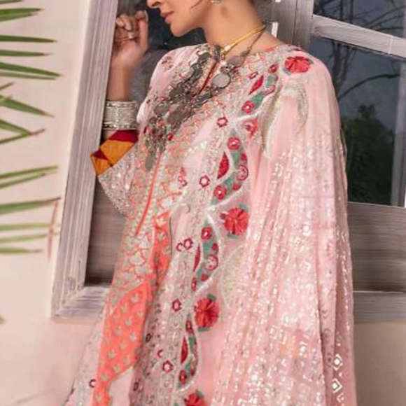 Indian/pakistani suit - Picture 3 of 3